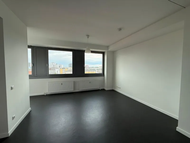 Über den Dächern Berlins: Sanierte 1-Zimmer-Wohnung in Toplage — photo 1